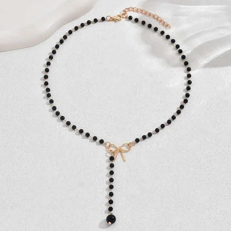 Collier Choker Perles d'Imitation & Pompons – Tendance & Féminin