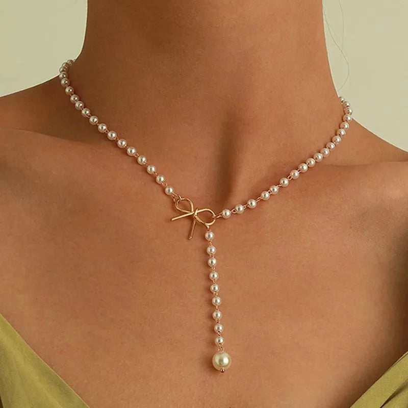 Collier Choker Perles d'Imitation & Pompons – Tendance & Féminin