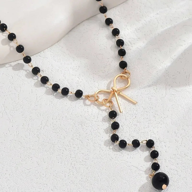 Collier Choker Perles d'Imitation & Pompons – Tendance & Féminin
