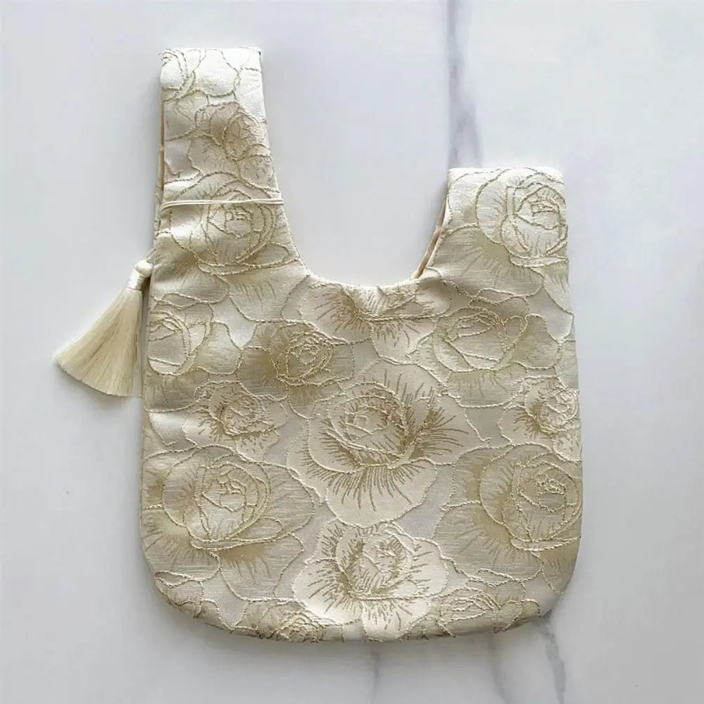 Pochette Poignet Brodée à Pompons – Style Hanfu Élégant