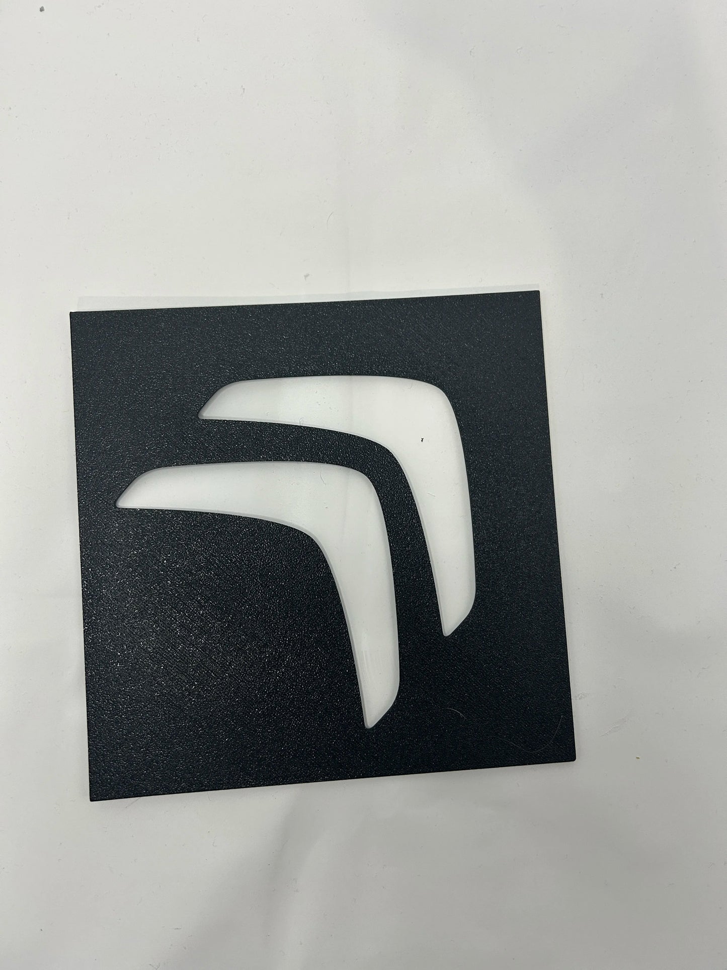 Pochoir Logo Automobile Imprimé en 3D – 18 x 18 cm – Idéal pour le Detailing