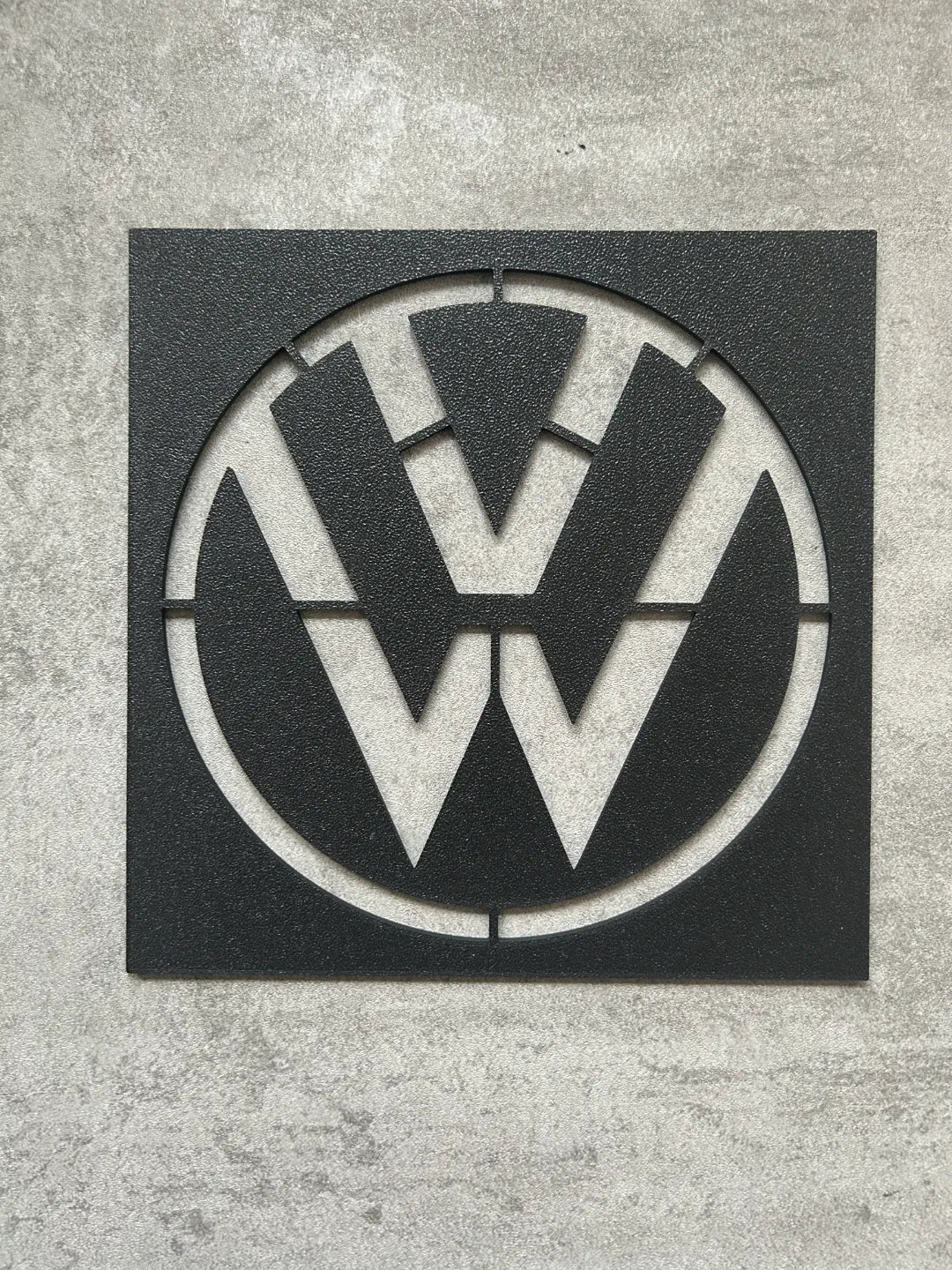 Pochoir Logo Automobile Imprimé en 3D – 18 x 18 cm – Idéal pour le Detailing